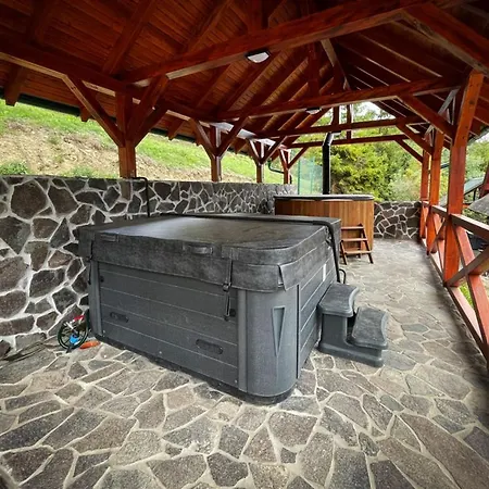 Studnicka Lodge *